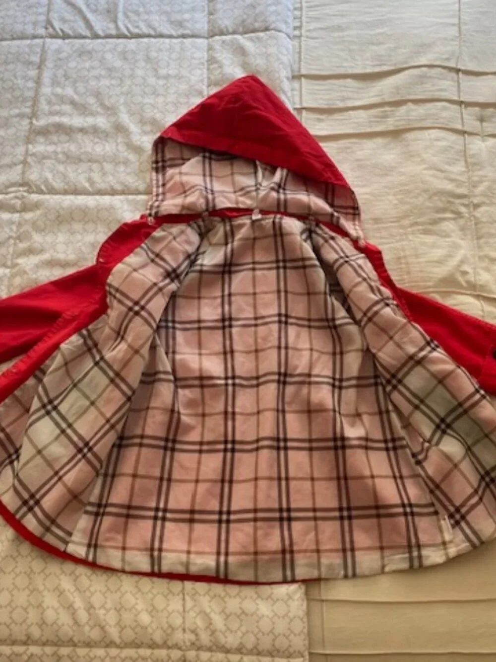 Adorable girl's red trench coat. Size 8-10 US (140 EU)